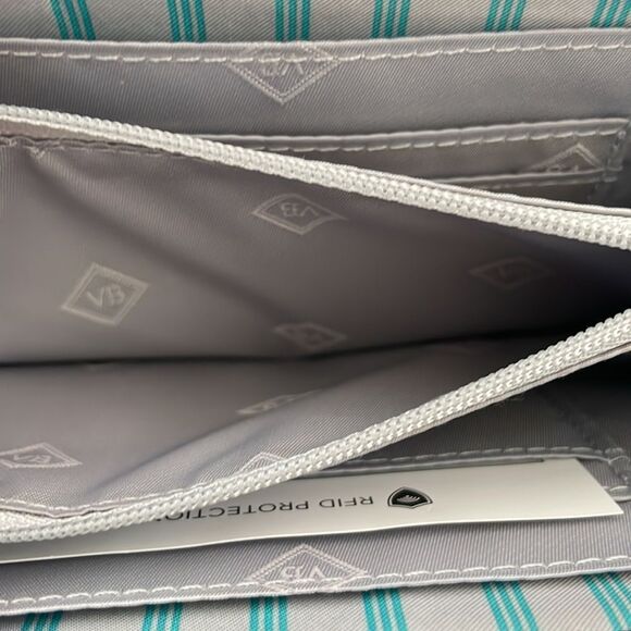 Vera Bradley RFID Grab and Go Wallet/Wristlet in Pattern Paisley Stripe. - Picture 5 of 10